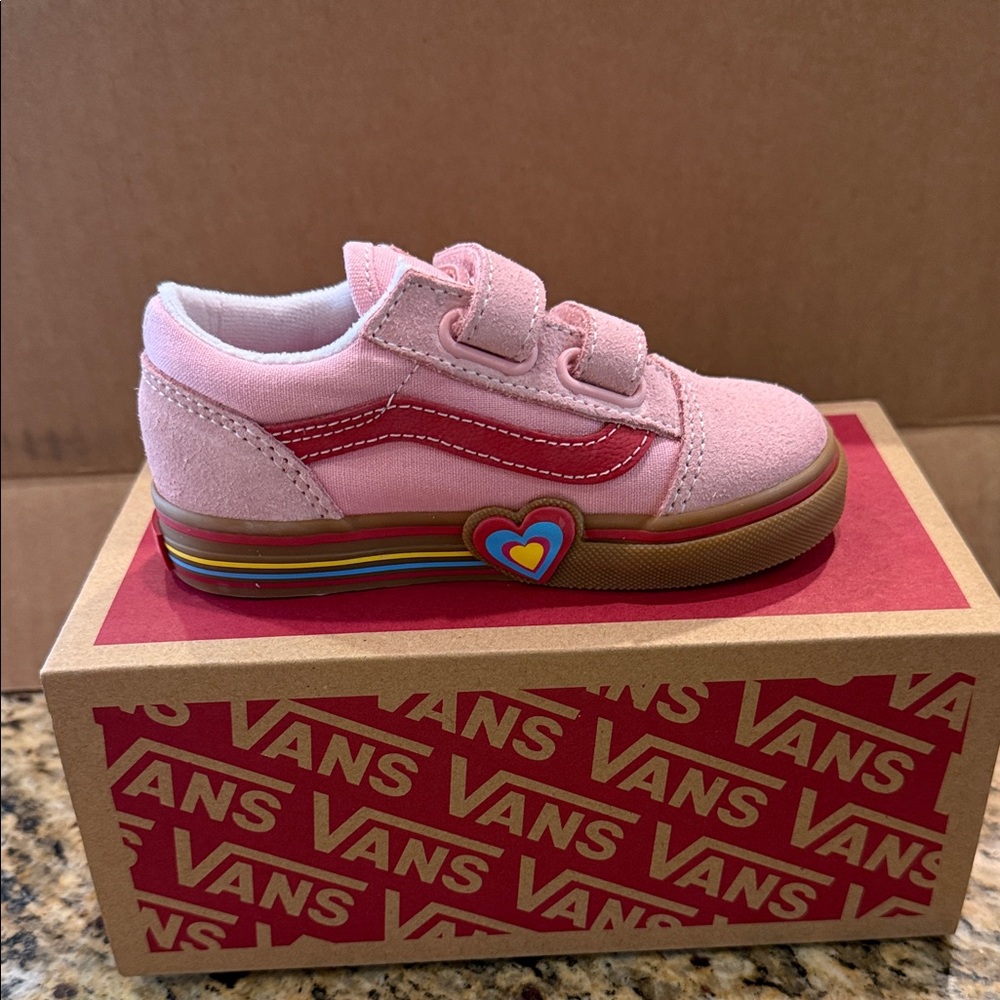 Old Skool Pink Heart Sneakers - Picture 2 of 6